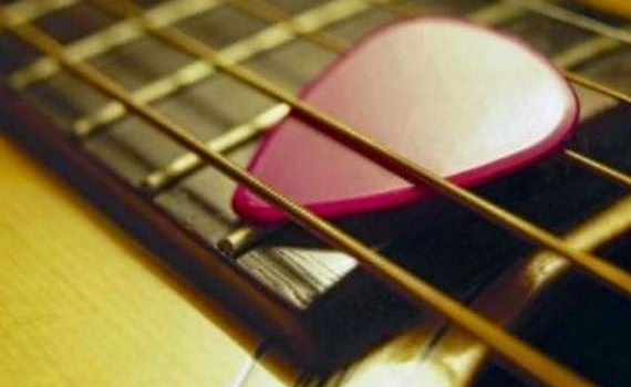 Aprende a tocar guitarra gratis en video