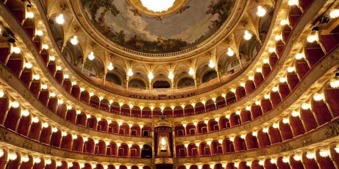 Disfruta de las óperas más famosas en el Teatro La Ópera de Roma