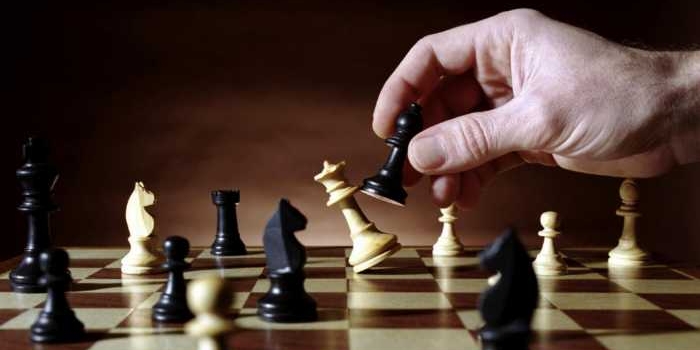 Día mundial del ajedrez. Aprende a jugarlo gratis